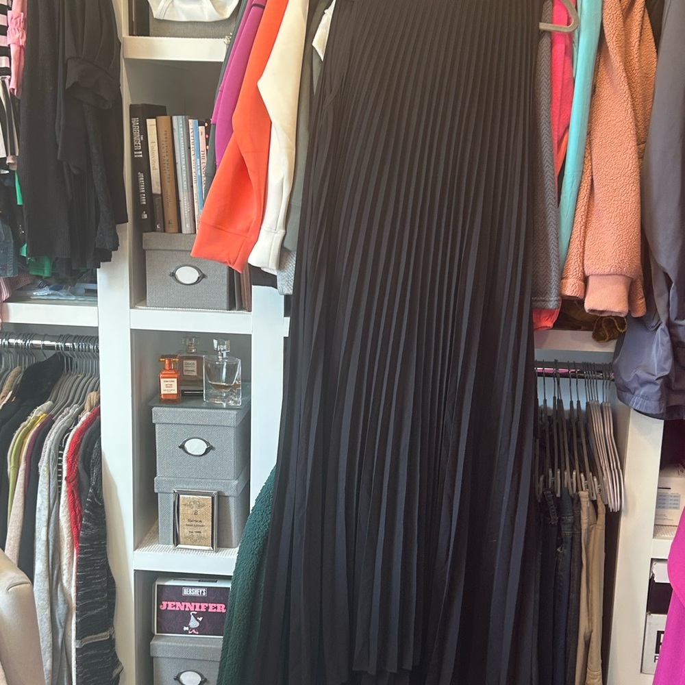 Elegant Black Pleated Maxi Dress